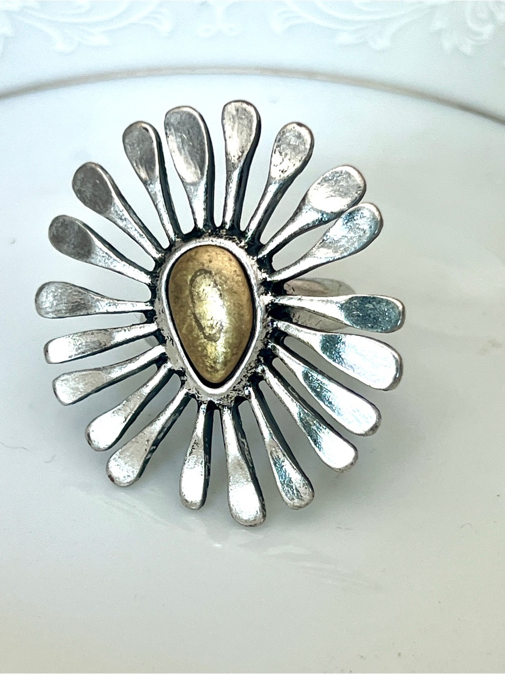 Lucky Brand Two-Tone Sunburst Statement Ring Size 6